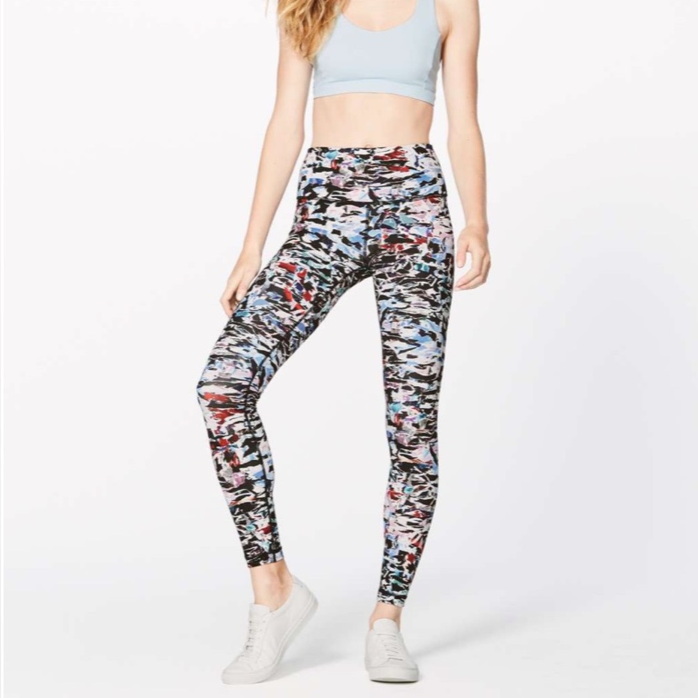 Wunder Under Hi-Rise Tight (Full-On Luxtreme 28")
Culture Clash Multi Black sz6